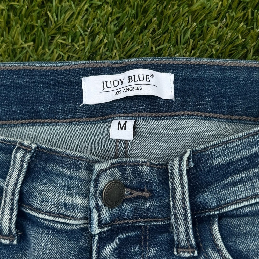 Judy Blue Mid-rise Heavy Contrast Flap Pockets Shorts - Picture 7 of 12